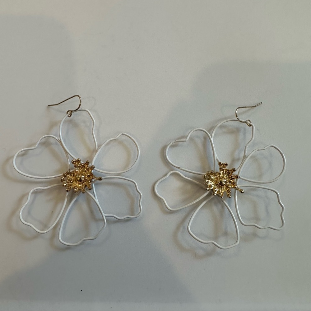 White & Gold Wire Flower Drop Earrings